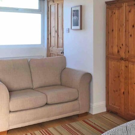 Modern Studio Apartment Near Town Centre Пул Екстериор снимка