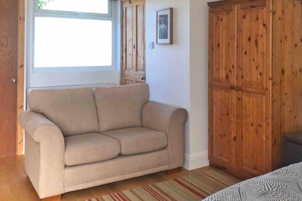 Modern Studio Apartment Near Town Centre Пул Екстериор снимка