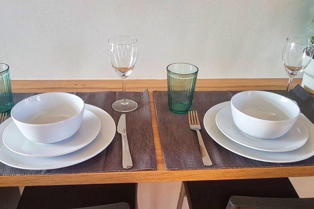 Modern Studio Apartment Near Town Centre Пул Екстериор снимка